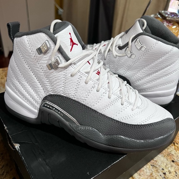 AJ retro 12 GS- sz 7 youth Like NEW w/ box !! - Picture 3 of 13